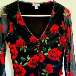 Cropped Valentines Day top Black & Red roses Medium May fit Small See ⬇️